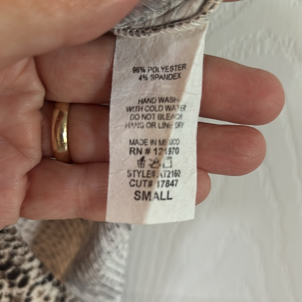 Animal print short sleeved body suit - Picture 13 of 15
